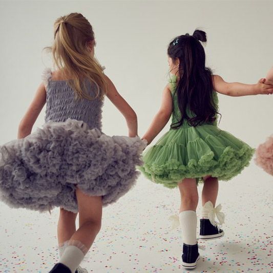 Dziewczynki uwielbiają sukienki tiulowe