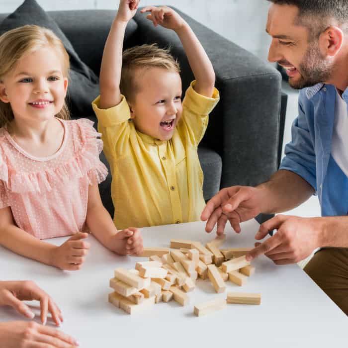 Dlaczego dzieci kochają Montessori Zabawy, które uczą i bawią 1x1